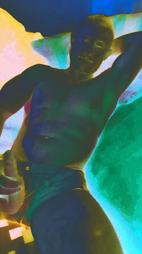 I want be your naked toy...